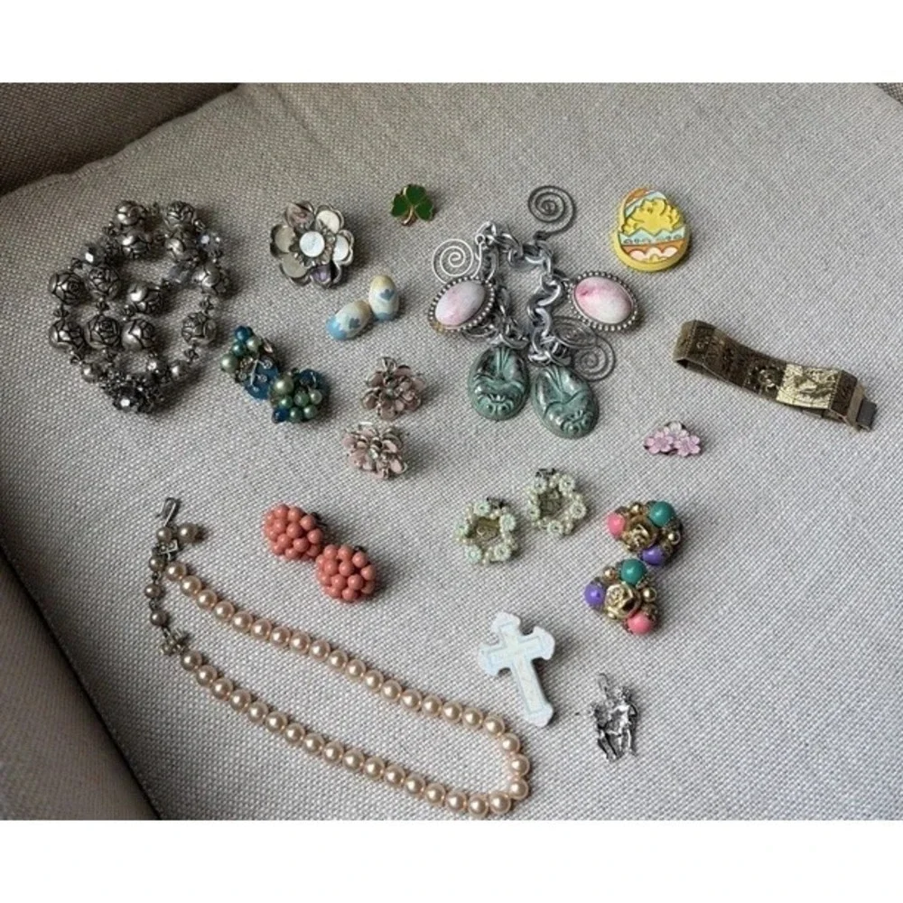 Lot Of 16 Vtg Easter/spring/ St Pats Jewlery- Clip Ons, Bracelets, Pin, Necklace